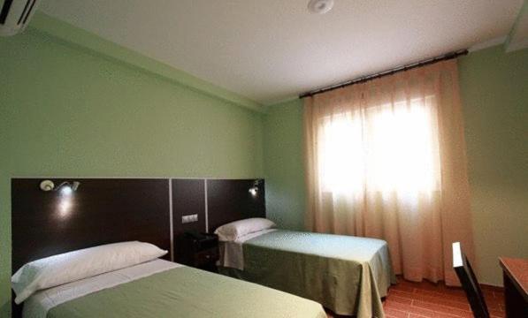 Hostal Avenida Barajas Madrid Room photo